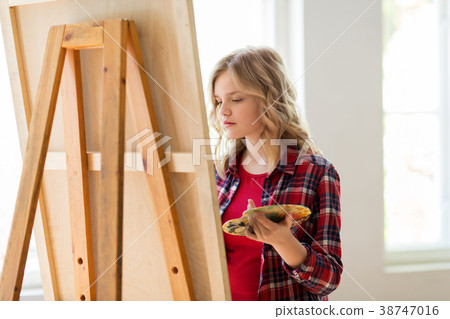 student girl with easel painting at art school student girl with easel painting at art school 38747016