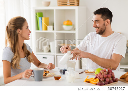 happy couple having breakfast at home 38747017