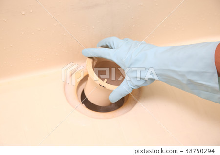 Cleaning the drain Cleaning the drain 38750294