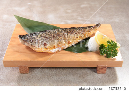 grilled fish grilled fish 38752540