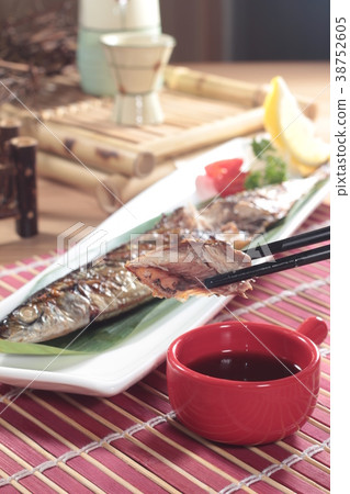 grilled fish grilled fish 38752605