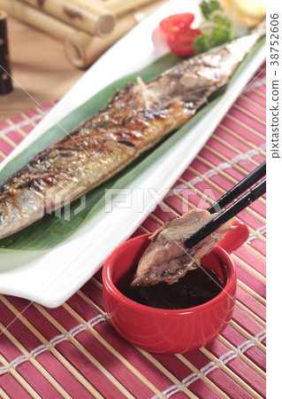 grilled fish grilled fish 38752606