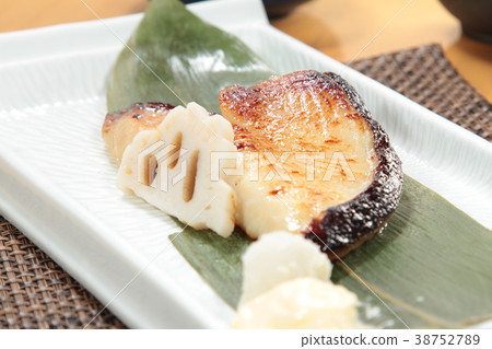 grilled fish grilled fish 38752789