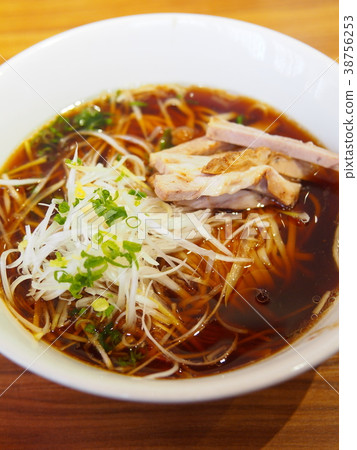 soy source ramen  38756253