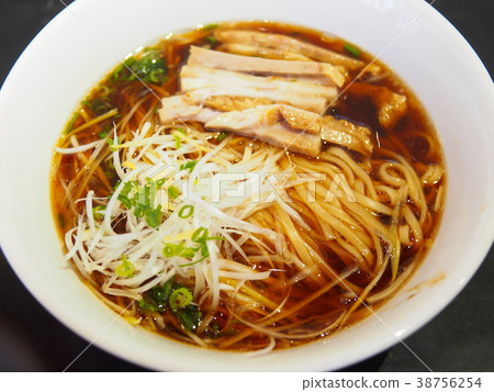 soy source ramen  38756254