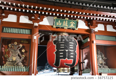 日本的東京都市風景，淺草寺，Kaminarimon（夜景） 38757225