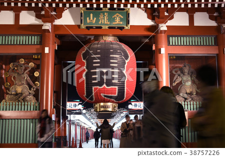 Tokyo cityscape in Japan, Senso-ji, Kaminarimon (night view) 38757226
