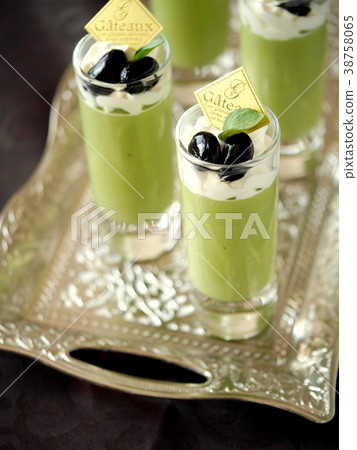Matcha Bavaro Silver Tray Black Background (High Angle) Matcha Bavaro Silver Tray Black Background (High Angle) 38758065