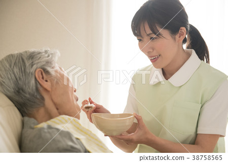 Meal assistance Senior woman and care worker 38758565