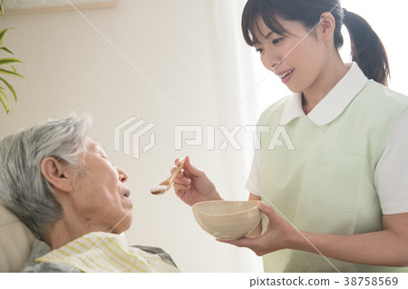 Meal assistance Senior woman and care worker 38758569