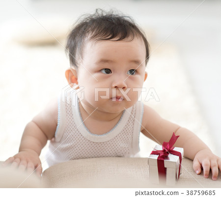 Baby learning to walk. Baby learning to walk. 38759685