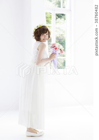 Prom bride woman marriage 38760482