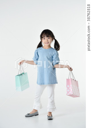 Children, shopping 38762818