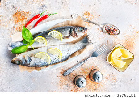 raw fish 38763191