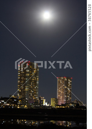 江戶川河床的夜景和超級月亮 江戶川河床的夜景和超級月亮 38765528