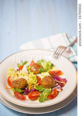 Colorful fresh vegetable salad with meatballs 38766668