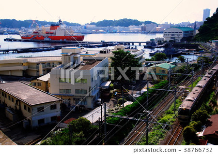 JR橫須賀線和破冰船Shirase（Yokosukamoto港/吉倉碼頭） 38766732