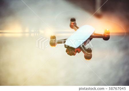 drone in flight in the city of a close-up, drone in flight in the city of a close-up, 38767045