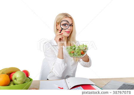 dietician making a diet of fruits and vegetables 38767078