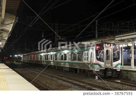 Tohoku Main Line E721 series 1000 series stopping at Kuroiso Station (before conversion to direct current on the premises) 38767591