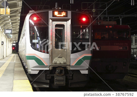 Tohoku Main Line E721 series 1000 series stopping at Kuroiso Station (before conversion to direct current on the premises) 38767592