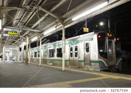 Tohoku Main Line E721 series 1000 series stopping at Kuroiso Station (before conversion to direct current on the premises) 38767594