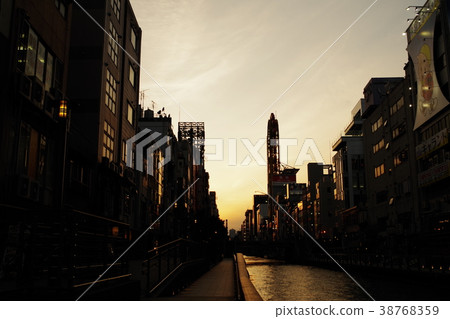 Silhouette landscape of the city 38768359