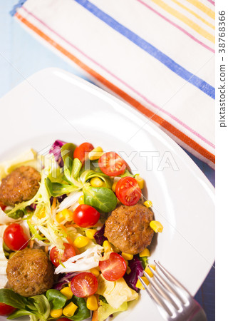 Colorful fresh vegetable salad with meatballs 38768366