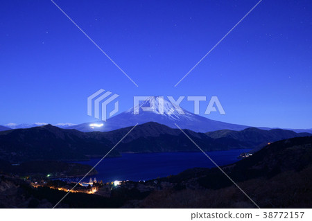 富士山和蘆之湖(夜景山) 富士山和蘆之湖(夜景山) 38772157