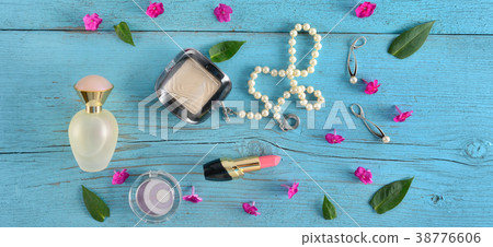 Cosmetics, perfumes and jewelry made of pearls  38776606