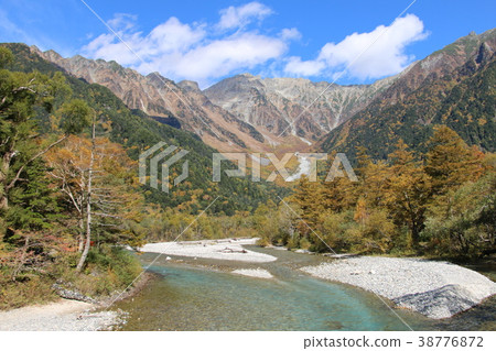 Kamikochi and Hotaka Mountains with deep autumn view from Kappabashi 38776872