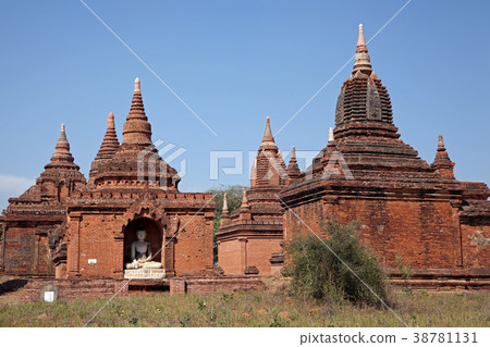 An unnamed pagoda left in the Bagan plains. 2018/2/19 38781131