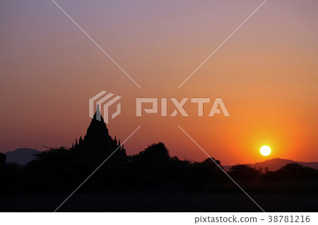 Sunset on the Bagan Plain. 2018/2/19 Sunset on the Bagan Plain. 2018/2/19 38781216