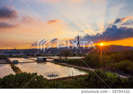 台灣高雄高屏溪斜張橋與佛陀紀念館Asia Taiwan Kaohsiung Bridge 台灣高雄高屏溪斜張橋與佛陀紀念館Asia Taiwan Kaohsiung Bridge 38784182