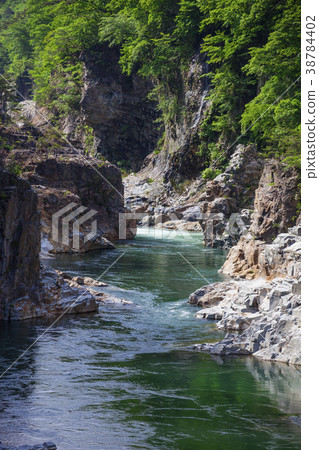 160 519 Dragon King Gorge 14 38784402