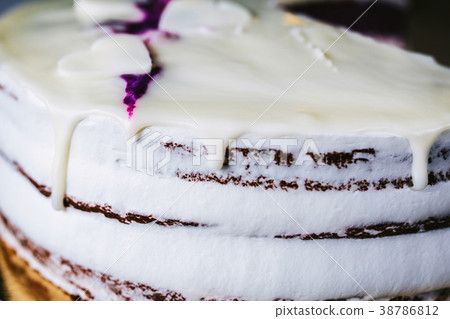 Cake with hearts and cream 38786812