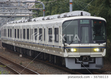 Yamato Line 221 series directly through the Osaka Ring-way Line Yamato Line 221 series directly through the Osaka Ring-way Line 38788113
