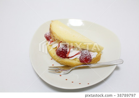 Strawberry omelet Strawberry omelet 38789797