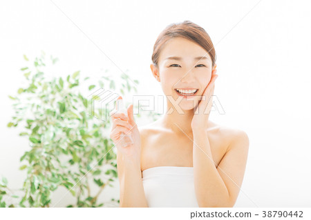 Woman moisturizing 38790442