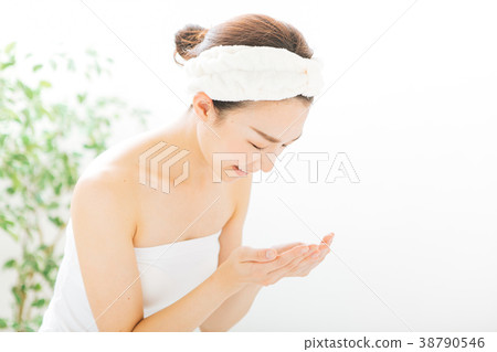 清潔年輕女子 38790546