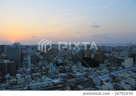 那霸市容和日落美景 那霸市容和日落美景 38791030