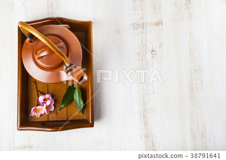 Ceramic teapot, tea leaves and sakura 38791641