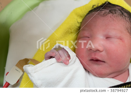 Newborn baby (0 days after birth) Newborn baby (0 days after birth) 38794927