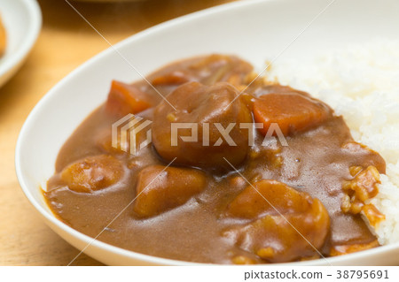 Curry and rice  38795691