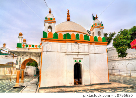 Dargah of Sheikh Zainuddin Khuldabad in Khuldabad Dargah of Sheikh Zainuddin Khuldabad in Khuldabad 38796680