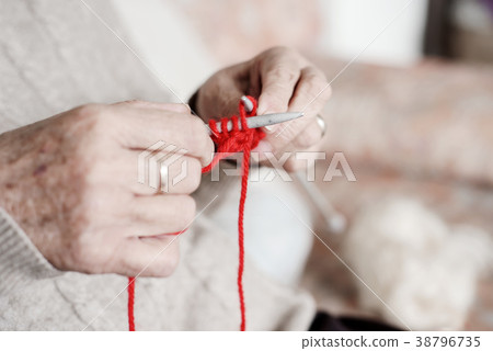 old caucasian woman knitting 38796735