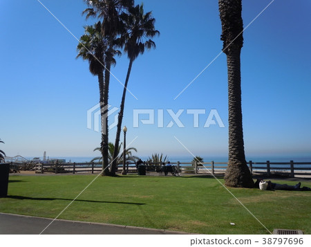 Santa Monica 38797696