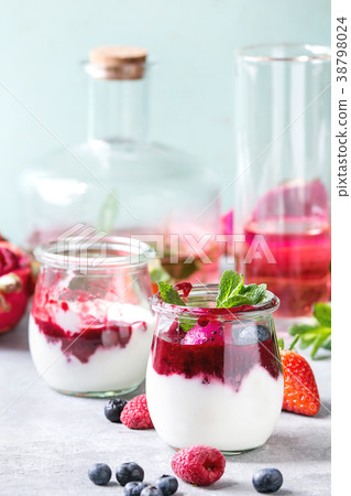 Yogurt with berries 38798024