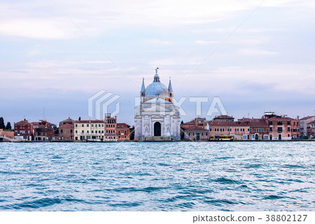 Sunset view to Il Redentore Church on Giudecca Sunset view to Il Redentore Church on Giudecca 38802127