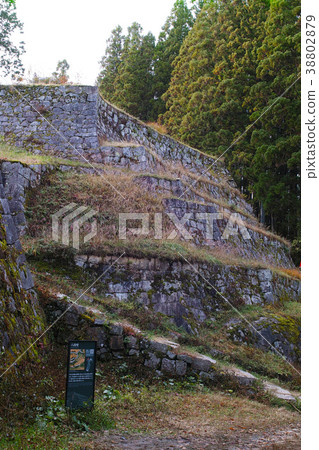 [Japan's 100 Great Castles] Iwamura Castle Honmaru Rokudan Wall 38802879